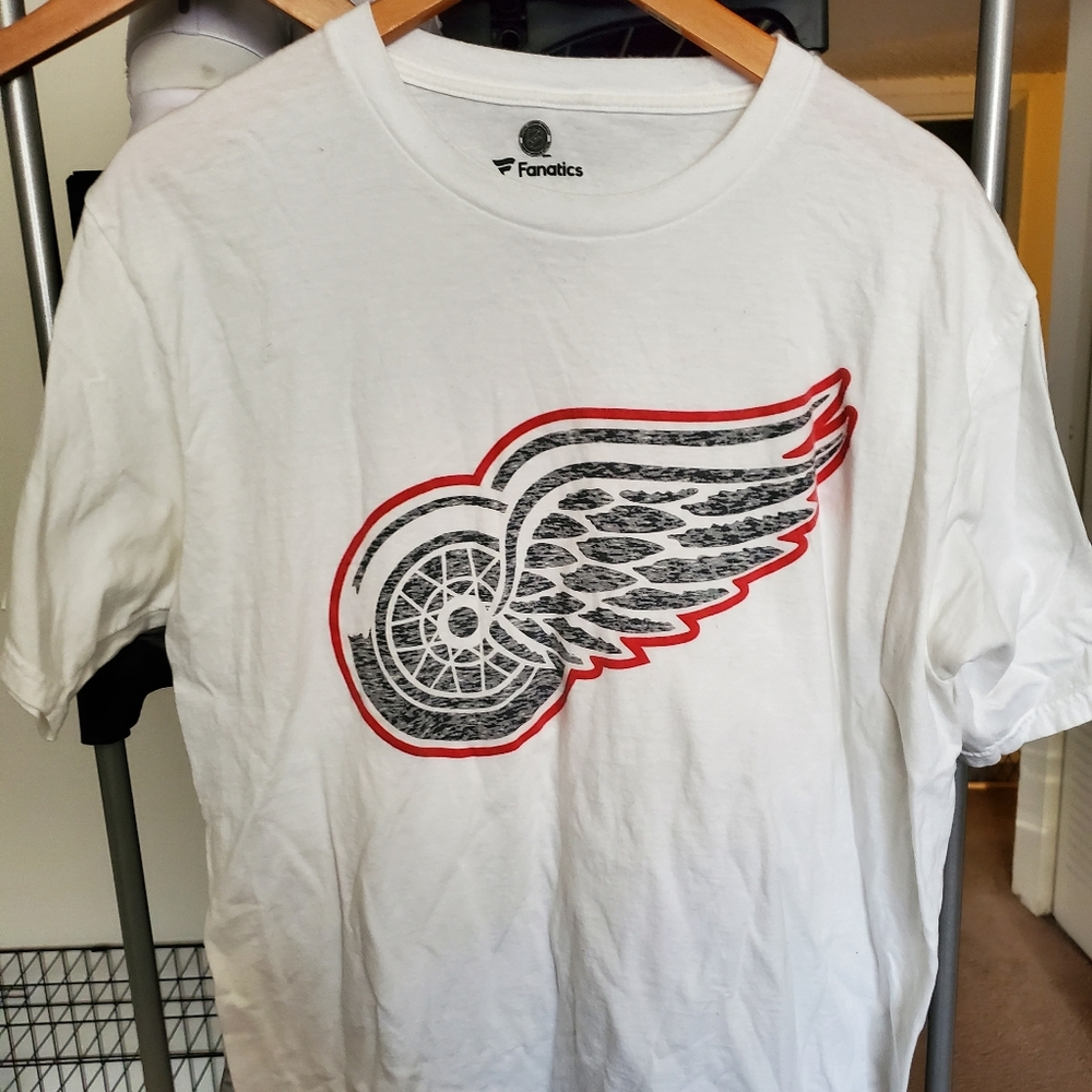 Detroit red wings shirt